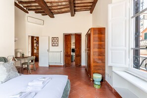 4 bedrooms, WiFi, bed sheets