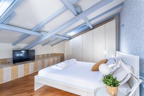 3 bedrooms, desk, WiFi