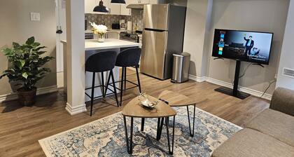 Cozy 2 Bed Rooms Apartment in Prime Location!