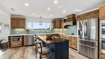 Frigorífic, microones, forn i placa de cuina