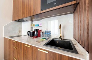 Microwave, stovetop, dishwasher, coffee/tea maker