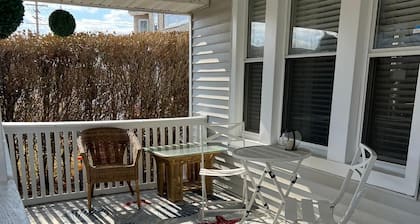 4 Private Rooms Retreat • Full Floor Access