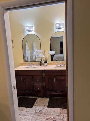 Dusche, Handtücher, Seife, Shampoo