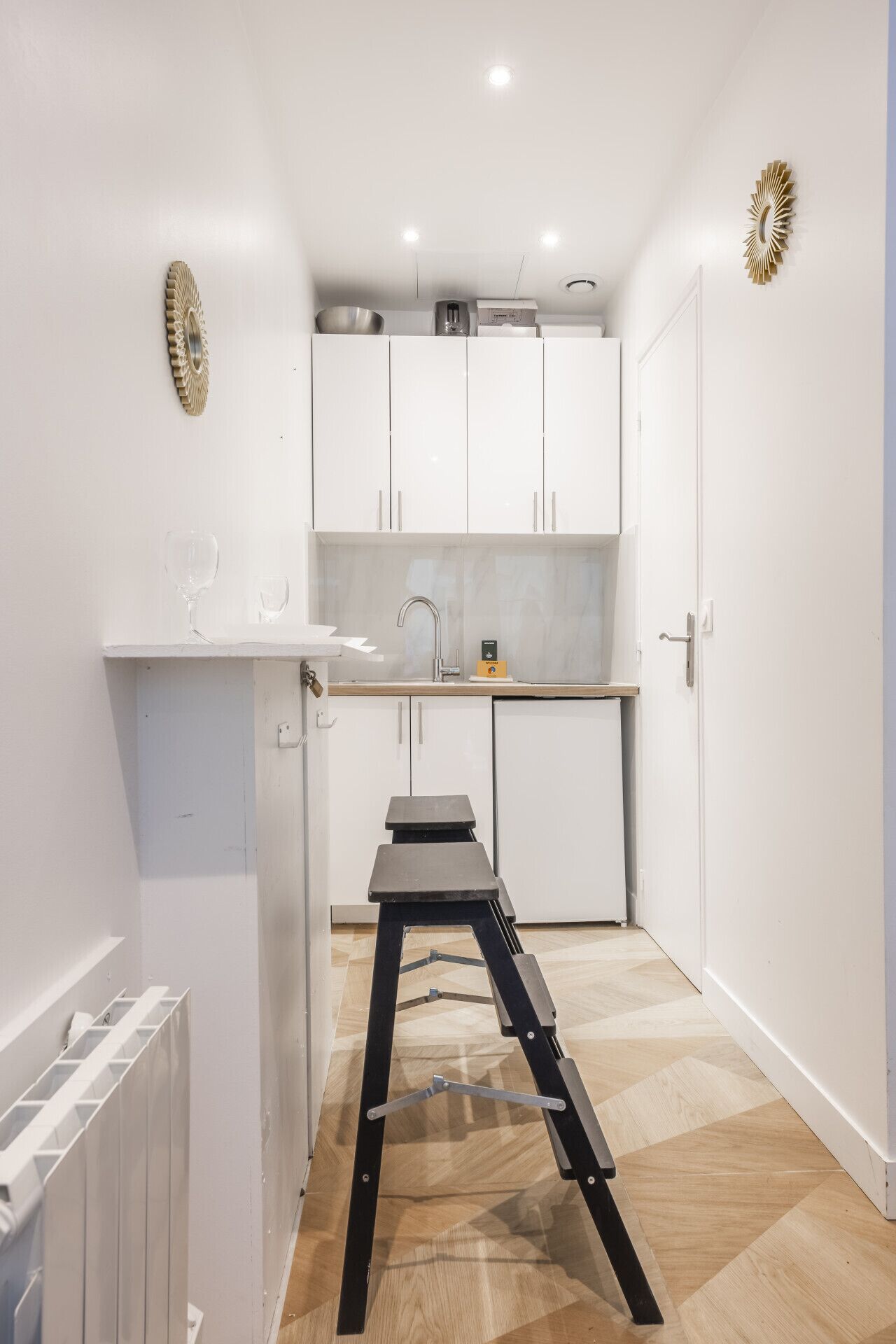 Micro-ondes, plaque de cuisson, cafetière/bouilloire, grille-pain