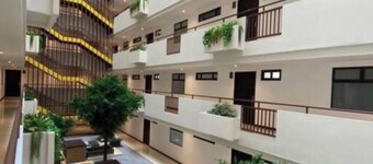 Cerca del aeropuerto con vistas a los volcanes, cerca de todo!