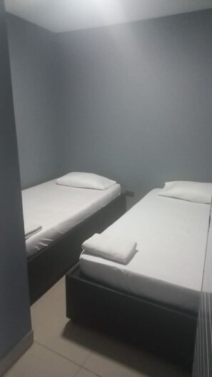 1 slaapkamer, een strijkplank/strijkijzer, wifi, beddengoed