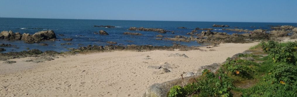Beach nearby, sun loungers
