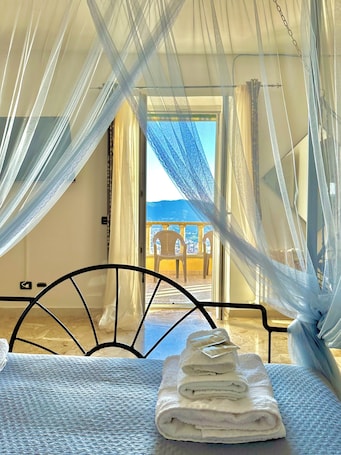 华丽三人房, 阳台, 海景 | 隔音、免费 WiFi