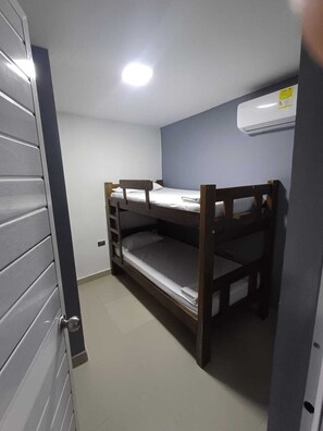 1 chambre, fer et planche à repasser, Wi-Fi, draps fournis