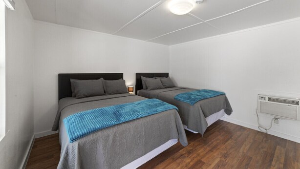 1 bedroom, free WiFi, bed sheets - Atomic #1 I Downtown I Historic I Trailer Parking (Moab)