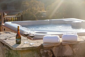 Pool - Kiler Ranch House is a charming 3-bedroom house that is ideal for a weekend away! (Paso Robles)