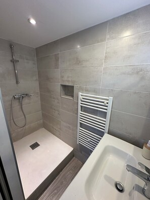 Shower, hair dryer, towels, toilet paper