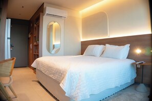 1 habitación, caja de seguridad en la habitación y escritorio 