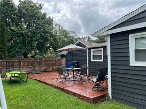 Outdoor dining - “Cozy 4BR Ranch Home: 5 Beds, 2 Baths, No Stairs” (Carpentersville)