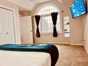 4 bedrooms, desk, iron/ironing board, travel cot