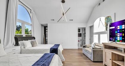 Elegant Haven: 4BR/3BA Retreat