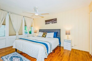 3 chambres, bureau, fer et planche à repasser, lit parapluie