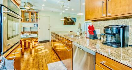 Stylish Elmhurst Ranch Home Pet-friendly Oasis