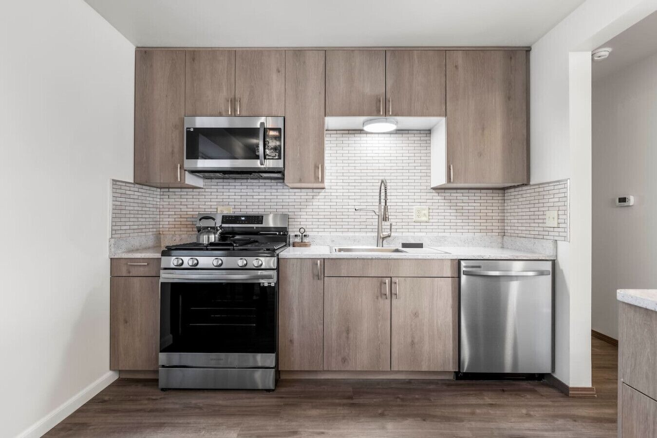 Kühlschrank, Mikrowelle, Ofen, Herdplatte