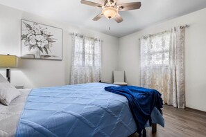 4 bedrooms, desk, iron/ironing board, travel cot