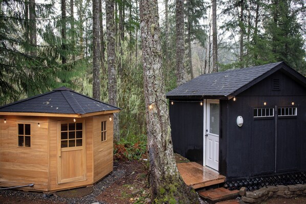 المنشأة من الخارج