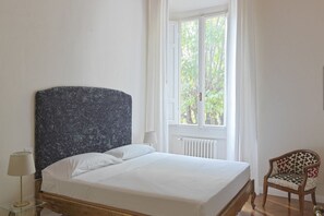 5 chambres, fer et planche à repasser, Wi-Fi, draps fournis