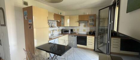 Fridge, microwave, dishwasher, cookware/dishes/utensils