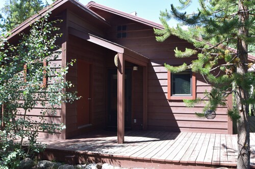 Your all-season escape minutes from Grand Lake and the West Entrance of RMNP.