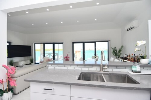 4-Bedroom, 4-Bath Oasis in Treasure Cay – WiFi, AC, Steps from the Water