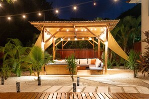 Property grounds - 7BR Villa: Pool, Cold Plunge, & Prime Location (Puntarenas)