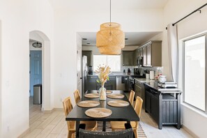 Dining - Flower Street House: Pool, Spa, Golf! (Queen Creek)