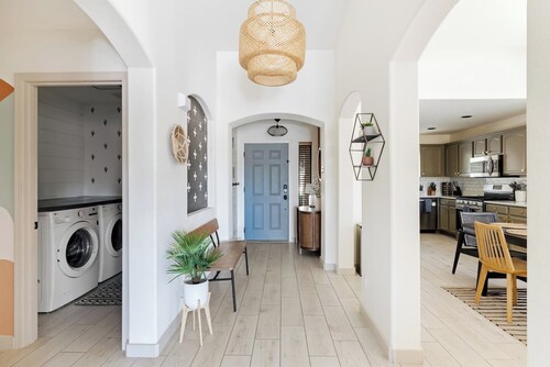 Flower Street House: Pool, Spa, Golf!