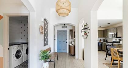 Flower Street House: Pool, Spa, Golf!