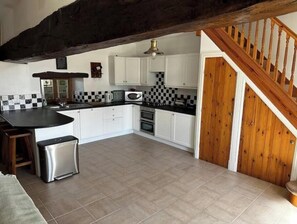 Microondas, horno, placa de cocina, lavavajillas