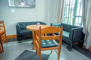 Lounge - MARONA CITY HOTEL (Mbeya)