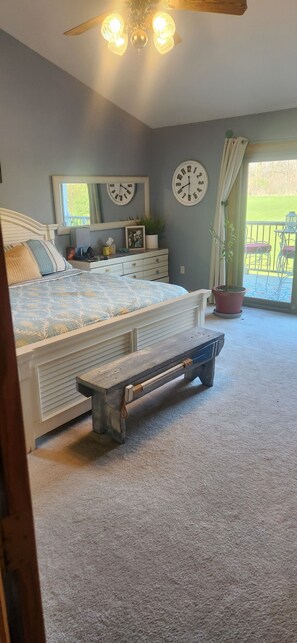 6 bedrooms, WiFi, bed sheets - Spacious 6-bedroom 4 bathroom house in marvelous Hartford with pool and hot tub! (Hartford)