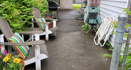 Anchor Town Lodge- The Beluga