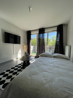 1 soverom, strykejern/-brett, wi-fi og sengetøy