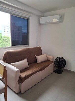 Smart TV, libros y biblioteca musical 