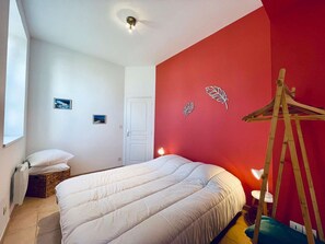 3 sovrum, skrivbord, strykjärn/strykbräda och gratis wi-fi