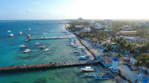  King bed Pool Gym tennis pickle court High Speed Wifi