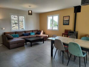 Living area - Maison pour 6 proche bourg jardin (ARZON)