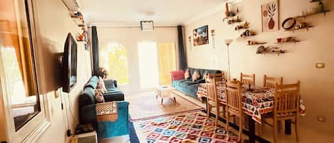Smart TV, fireplace