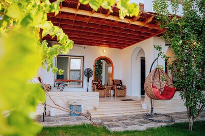 Charming 2-bedroom villa with AC, WiFi in lovely Youssef Al Siddik