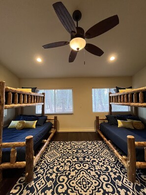 3 dormitorios, tabla de planchar con plancha, cuna de viaje y wifi