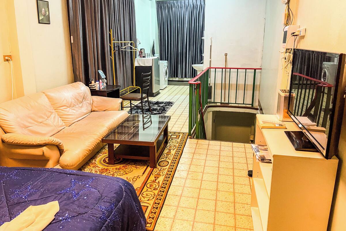 Standard Room, City View | Desk, laptop workspace, blackout drapes, soundproofing