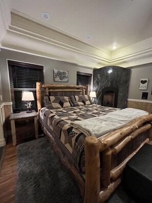6 slaapkamers, een bureau, een strijkplank/strijkijzer, reisbedje