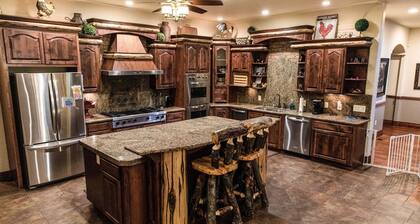 Ultimate Family Pinetop Escape – Spacious Cabin with Game Room & Theater!