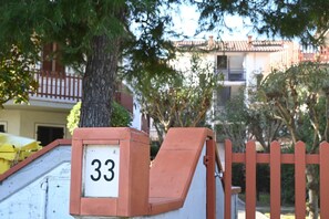 Exterior detail - M421 - Marcelli, two-room apartment with patio 100m from the sea (Marcelli)