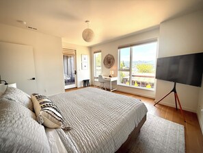 4 bedrooms, desk, iron/ironing board, travel cot